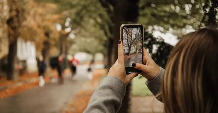 Bí Quyết Chụp Ảnh Đẹp Bằng Iphone: Tối Ưu Cài Đặt & Kỹ Thuật Nâng Cao