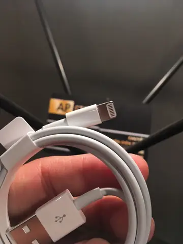 Cáp Sạc Iphone X Zin Chính Hãng: Chọn Mua Ở Đâu, Giá Bao Nhiêu, Lưu Ý Quan Trọng