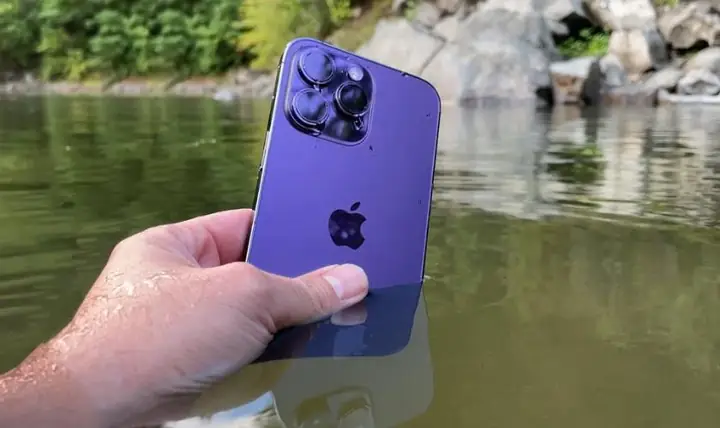 Iphone Bị Rớt Xuống Nước Phải Làm Sao? Cách Xử Lý & Cứu Máy Hiệu Quả Iphone Bị Rớt Xuống Nước Phải Làm Sao? Cách Xử Lý & Cứu Máy Hiệu Quả