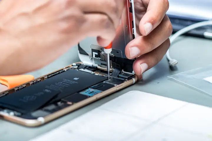 Tìm Cửa Hàng Sửa Iphone Gần Đây: Dịch Vụ Nhanh Chóng & Uy Tín