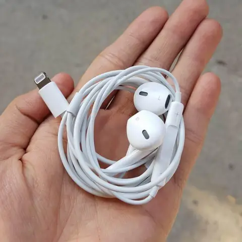 Tai Nghe Iphone Có Dây: Mẫu Mã, Lưu Ý Khi Chọn Và So Sánh Tai Nghe Iphone Có Dây: Mẫu Mã, Lưu Ý Khi Chọn Và So Sánh